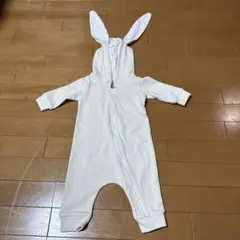 ウサギ耳付きホワイトロンパース