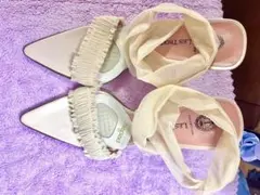 Les Tropéziennes ホワイトポインテッドトゥパンプス