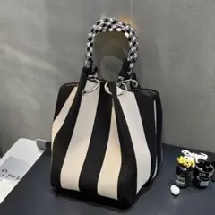 ニットバッグ　ストライプ柄　ブラック×ホワイトベージュ　ハンドバッグ　ミニトート