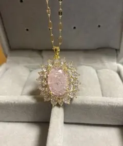 ピンクオーバル型クリスタルネックレス　新品