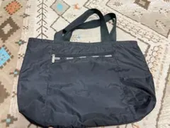 LeSportsac リバーシブル トートバッグ 犬柄 ブラックのサムネイル