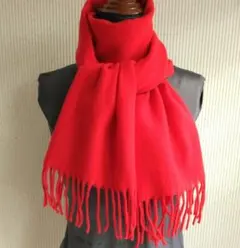 赤いフリンジマフラー