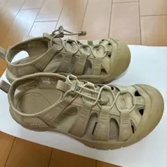 KEEN ニューポート 女性用 アウトドア スポーツサンダル 海 プール 山のサムネイル