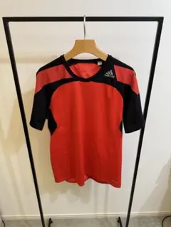 adidas TECHFIT レッド/ブラック シャツ