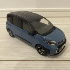 トヨタ シエンタ ミニカー ブルー ブラックのサムネイル