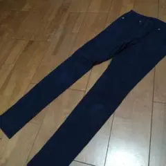 GU ネイビー スキニーパンツ　64