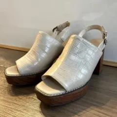 Oriental Traffic クロコ型押し サンダルのサムネイル