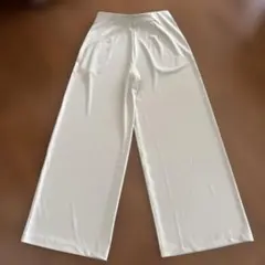 ユニクロ　クレープジャージーストレートパンツ