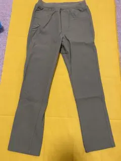 子供服　カーキ　美品