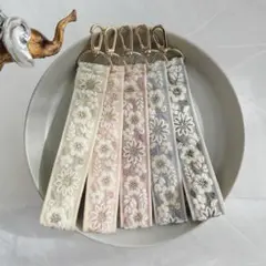 ⑅インド刺繍リボン⑅ハンドストラップ ˗ˏˋストラップホルダーつきˎˊ˗