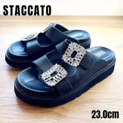 【美品】スタッカート　デラニーコンフォートサンダル 23 黒　ビジュー　レザーのサムネイル