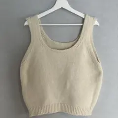 アイボリー ノースリーブニットベスト