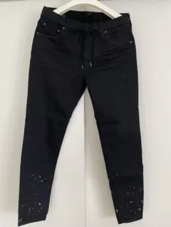 surt ブラック テーパードスリムジョガーパンツ　裾ペイントのサムネイル