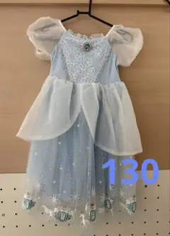 シンデレラ風　水色のフリル付きドレス