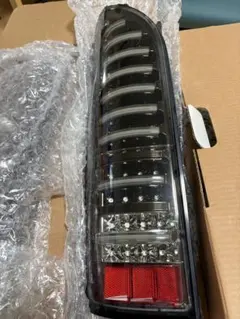 Valenti 60-1351V ハイエース用テールランプ左 - メルカリ