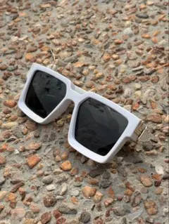 ホワイトフレーム サングラス