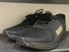 ブラック スニーカー