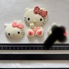 ハローキティ デコレーションパーツ 2点セット　⑧