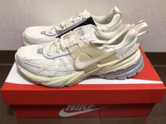 新品未使用 ナイキNIKE V2K RUN 24.0センチ