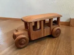 デブレスカ社 木製バス