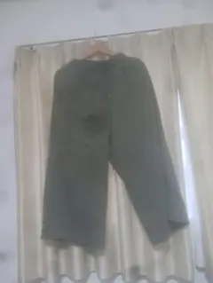 カーキ カジュアルパンツ リラックスフィット