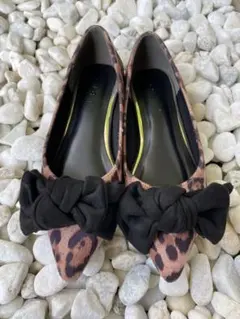 ヒョウ柄フラットシューズ 黒リボン付き