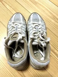 Nike ホワイト ベージュ スニーカー　P6000 hangul day