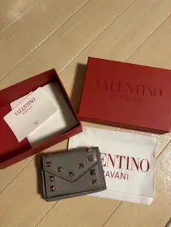 VALENTINO GARAVANI 三つ折り財布 スタッズ グレーのサムネイル