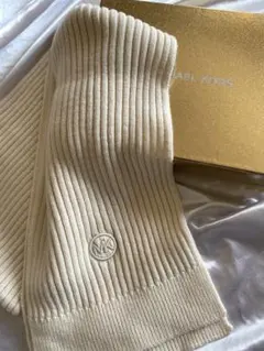 crownさま。Michael Kors マフラー　ホワイト