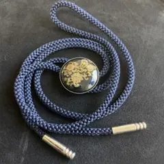 【20】ループタイ　漆工芸　花模様　レトロ感　ヴィンテージ