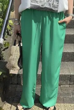 しまむら　カラーワイドパンツ　LP グリーン
