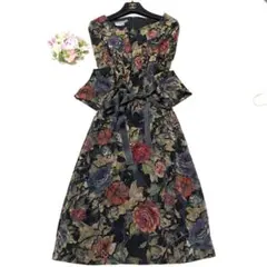 ★新品級　ローラアシュレイ　 美シルエットワンピース　エンボス❤︎花　伸縮　黒　M