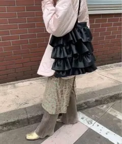 Casselini(キャセリーニ)フリルトートバッグ　ブラックのサムネイル