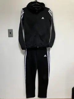 adidas　ジャージ上下　フード付　擦れなし　150センチ