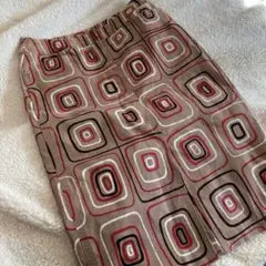 ナチュラルビューティー　9号　幾何学模様のひざ丈スカート