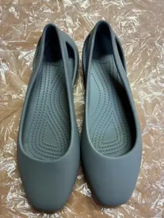9Crocs フラットシューズ バレエシューズ グレーのサムネイル
