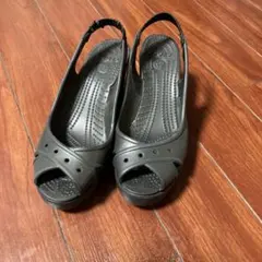 Crocs ウェッジソール サンダル ブラック W5 - メルカリ
