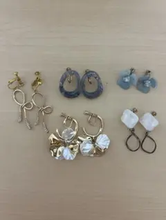 イヤリングセット 6点＋キティちゃん入れ物付き