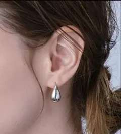 【anq.】K10 ペアシェイプバースタッドピアス　オニキス anq.】K10 ペアシェイプバースタッドピアス オニキス - メルカリ