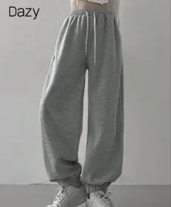 グレー スウェットパンツ