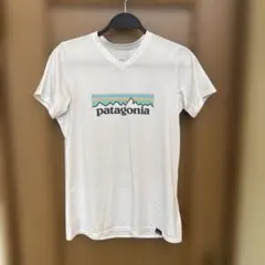 値下げしました♬patagonia Capilene VネックTシャツのサムネイル