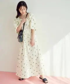 VIS ビス 小花柄刺繍スクエアネックワンピース