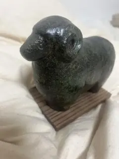 木製クマの彫刻 魚を持つ置物 - メルカリ