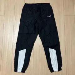 HUF ウインドブレーカー下