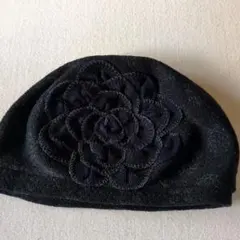 黒のベレー帽 Mサイズ　花柄モチーフ可愛い