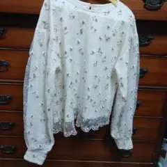 刺繍入り長袖トップス（クリーム色）ボタン1個無し！alicia　PAGEBOY