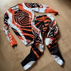 FOX 180モトクロスウェア 上下セット オレンジ ブラックのサムネイル