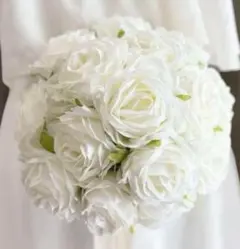 ウェディング ラウンドブーケ　ホワイトローズ
