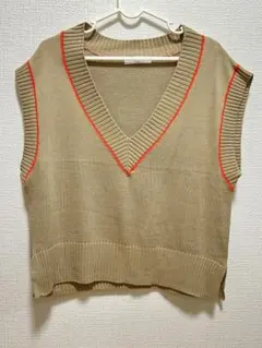 Discoat ニットベスト ベージュ Vネック オレンジライン 新品未使用