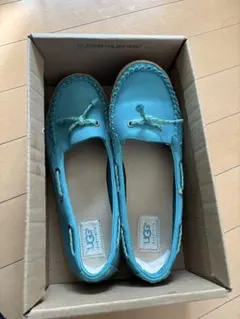 UGG 水色 スリッポン レザー　39サイズ（24.5〜25cm）